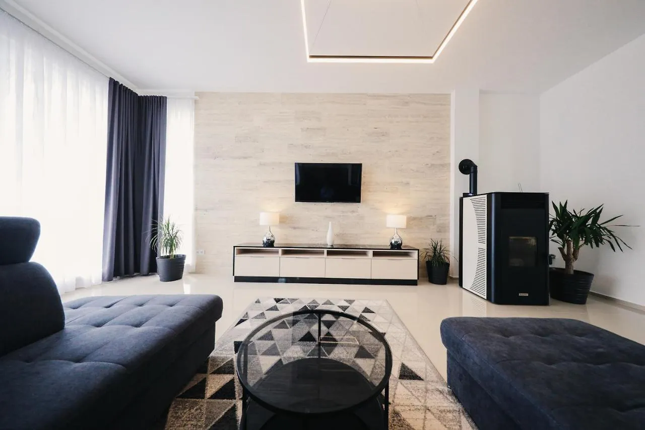 Modern Villa M&M, Zaton