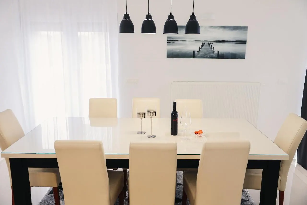 Modern Villa M&M, Zaton
