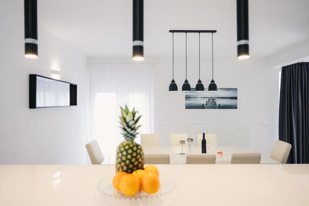 Modern Villa M&M, Zaton