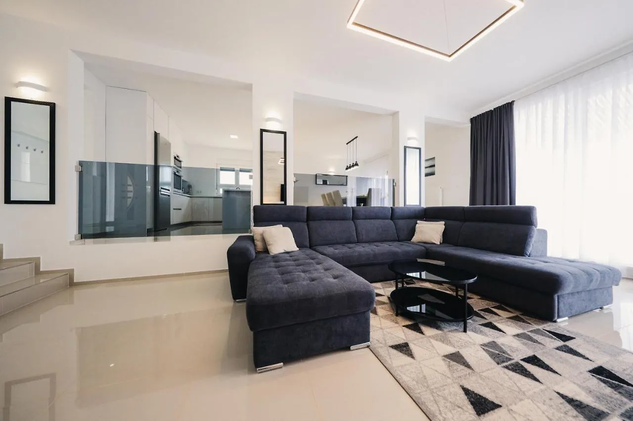 Modern Villa M&M, Zaton