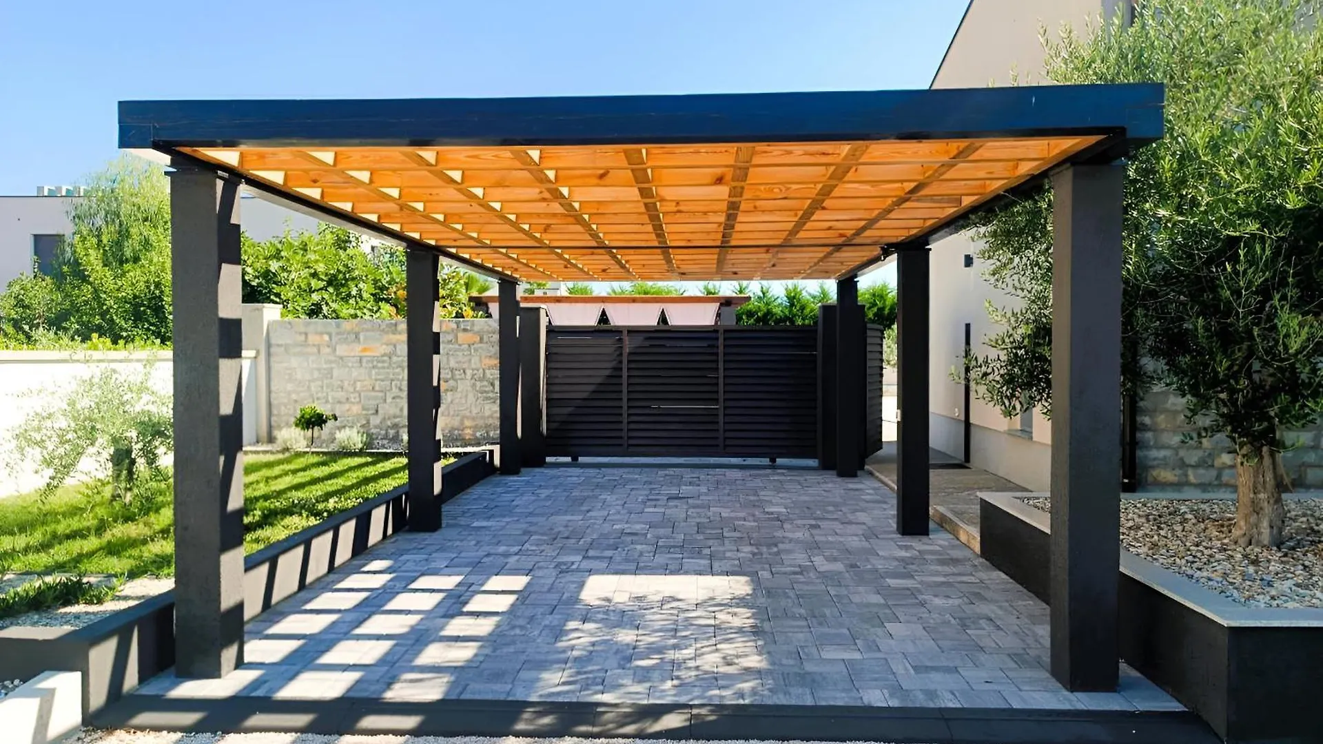 Modern Villa M&M, Zaton